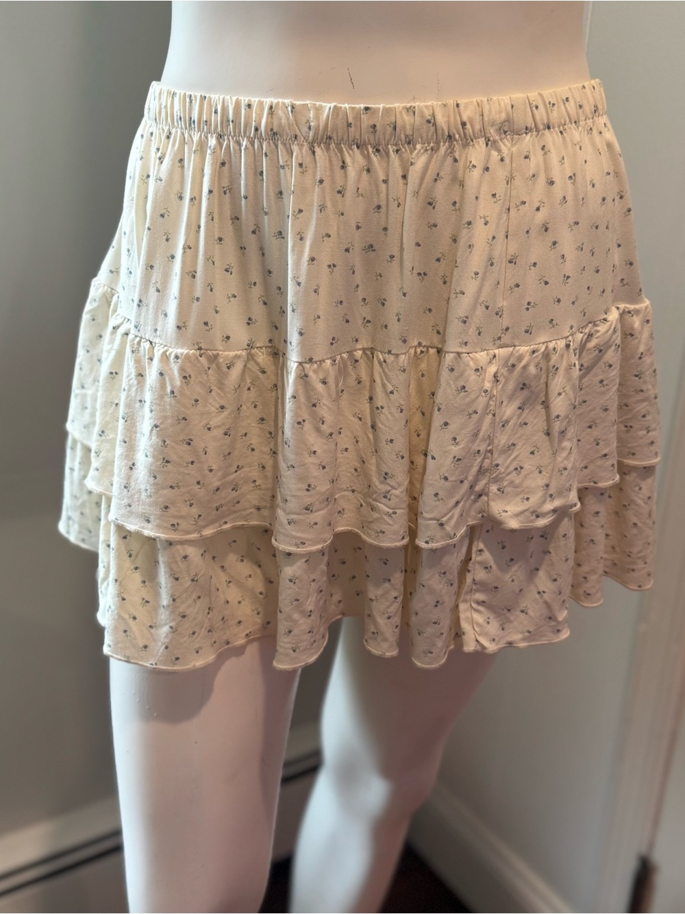 NWT Brandy Melville Cream Ditsy Floral Tiered Ruffle Mini Skirt | One Size